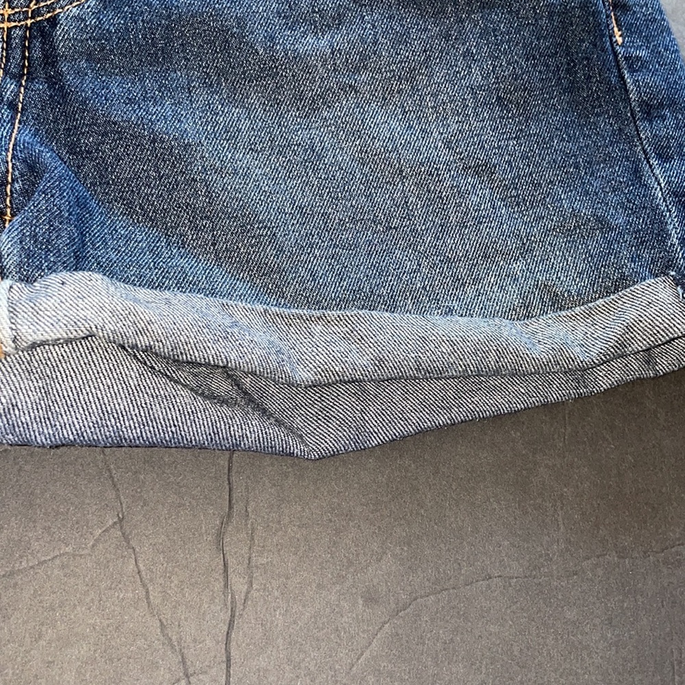 & Denim shorts. - Picture 5 of 7